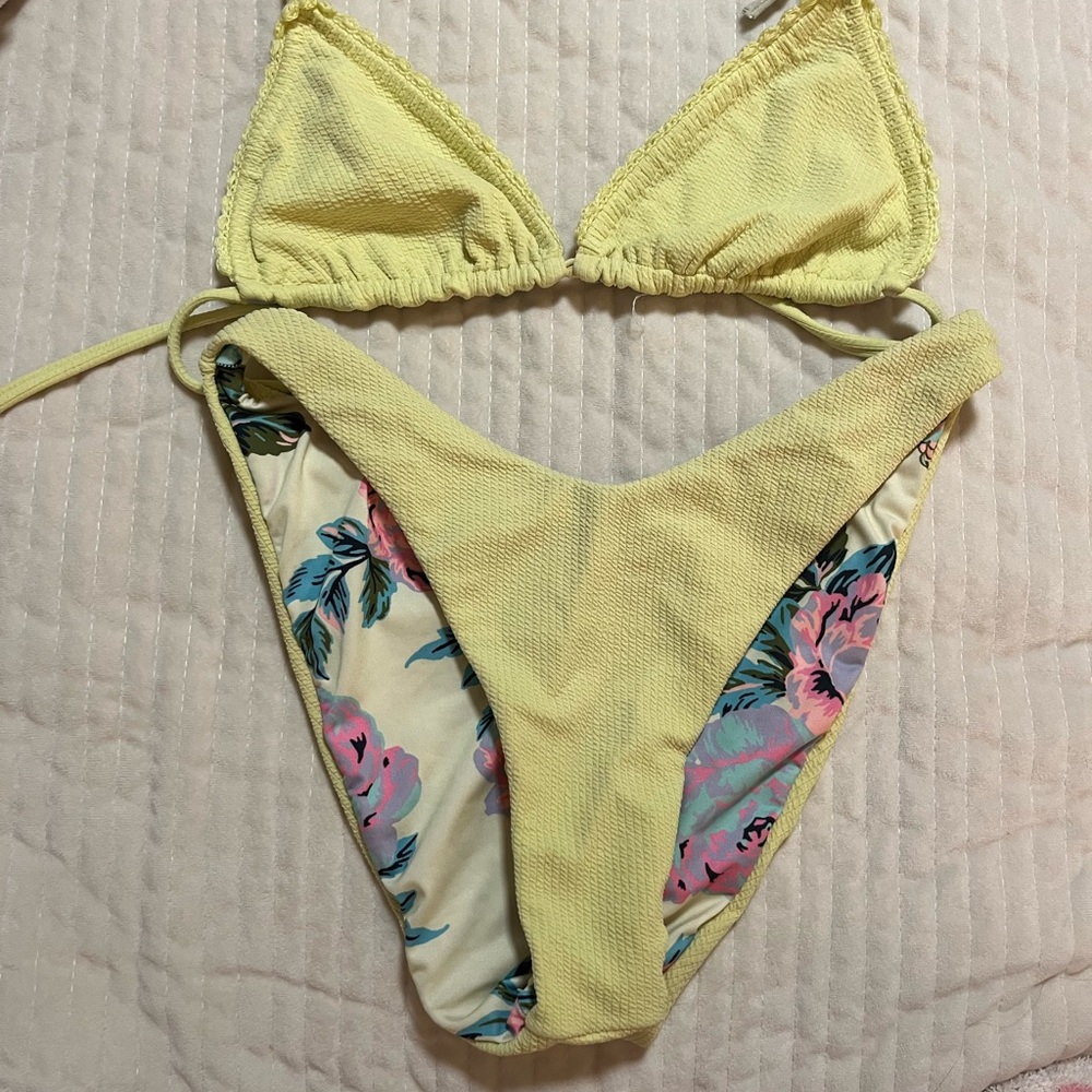 MAAJI Yellow Floral Bikini Set! size small! great condition